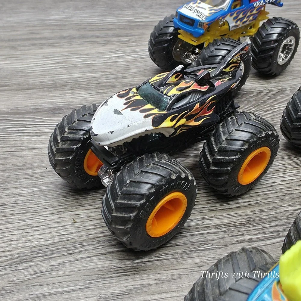 5 Hotwheels Monster Trucks 1:64 - Darth Vader, Bone Shaker, Roger Dodger, Haul